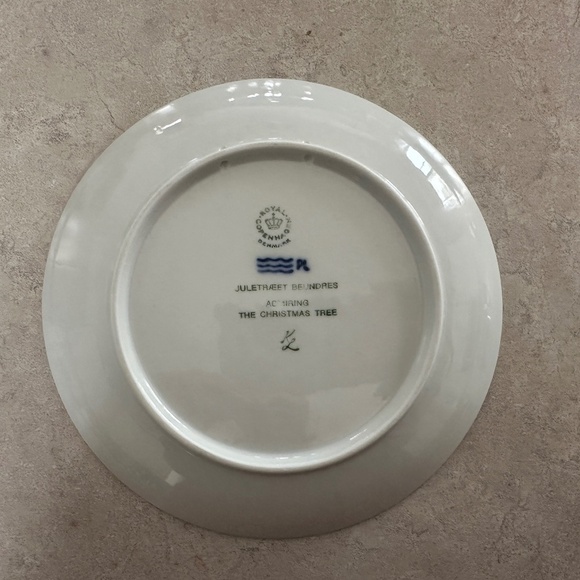 Royal Copenhagen Annual Blue Christmas 4 Plates Vintage Denmark 1981, 82, 83, 84 - Picture 5 of 16